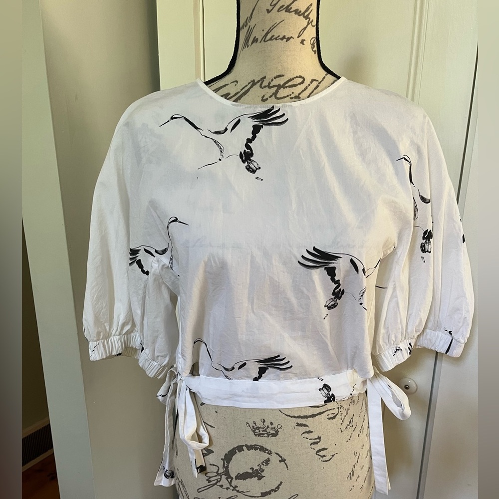 Zara Trafaluc Collection White Top with Bird Design. Women’s Size L.